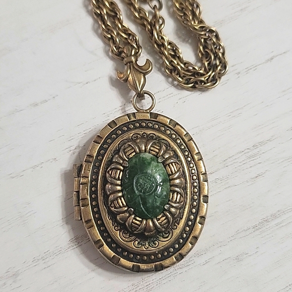 Vintage Locket Gold Tone Jade Glass Pendant On Rope Necklace - Picture 2 of 15